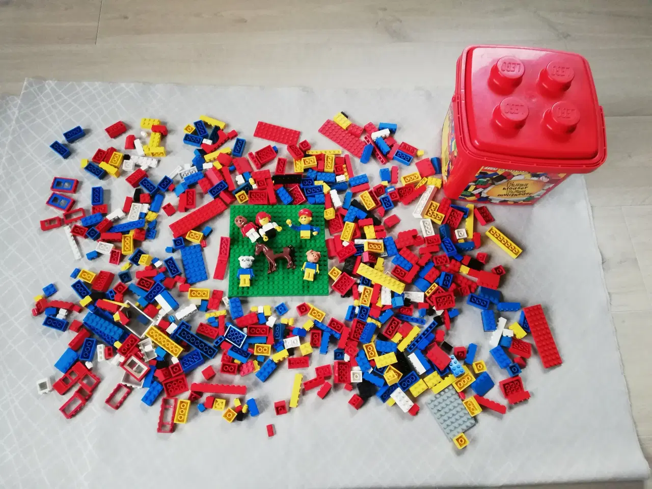 Billede 1 - Lego 1 kg blandet + lego opbevaringsspand