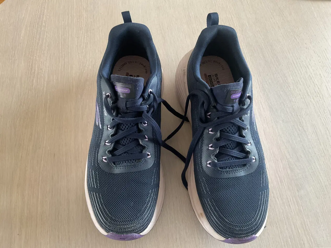 Billede 2 - Super lækker sketchers waterproof str 38