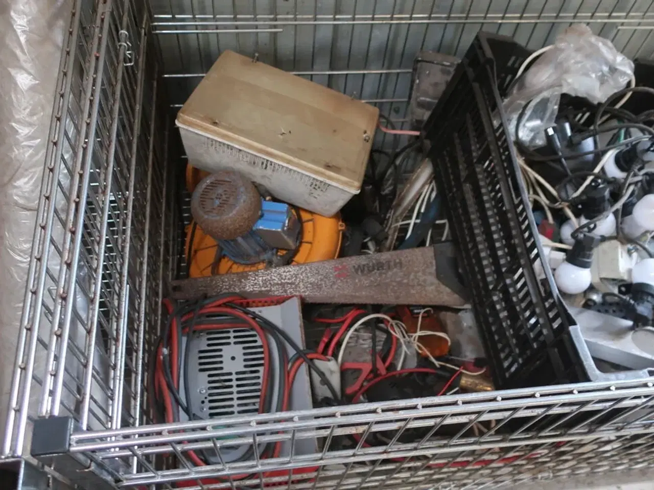 Billede 36 - 2 stk. rullebukke, paller, reoler, reservedele, værktøj, stiger m.m.