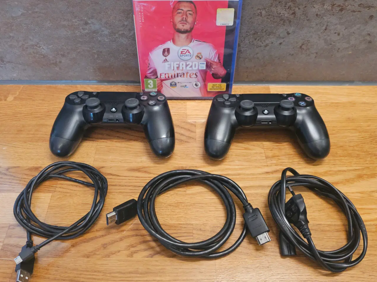 Billede 2 - PlayStation 4 Slim 500GB + FIFA 20 og 2 Controller