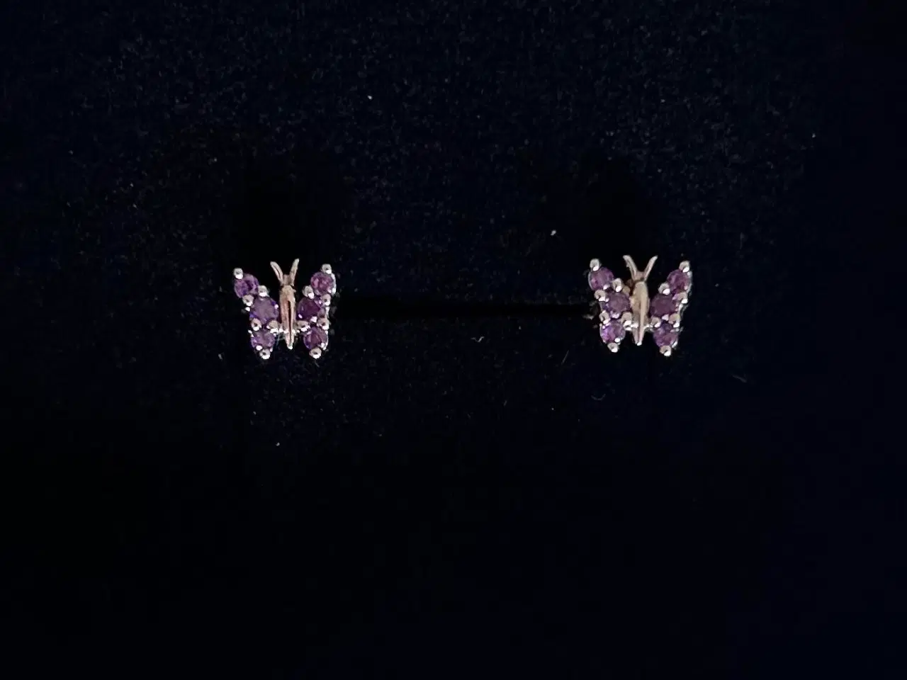 Billede 2 - Sommerfugle øreringe, sølv med lilla zirkon - NYE