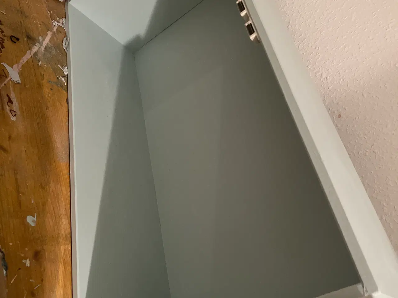 Billede 2 - Væg/Vitrineskab i lyseblå og lysegrå