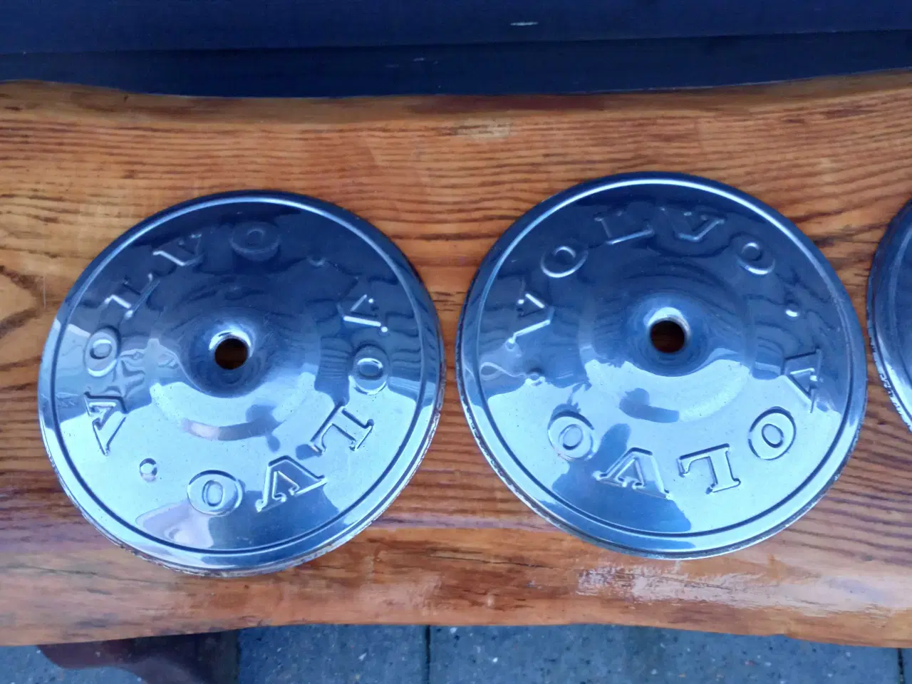 Billede 2 - 5 stk forkromede vołvo 142 fælg plader 