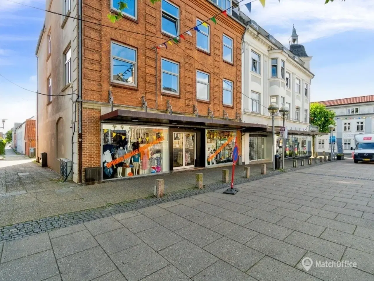 Billede 1 - Central placering i Odder