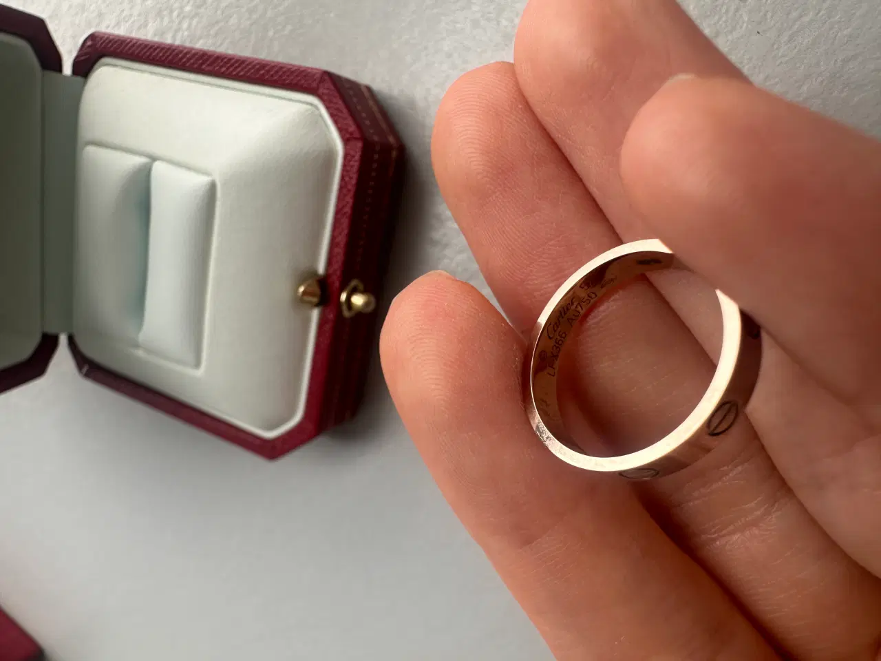 Billede 8 - Cartier Love ring 18 karat hvidguld som hel ny