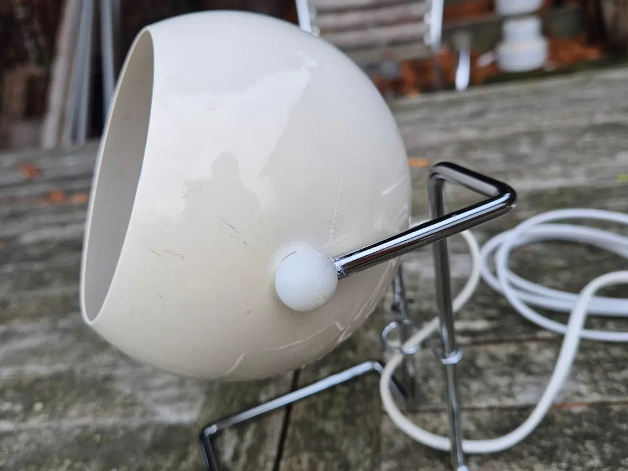 Billede 3 - Herlig bordlampe med hvid kugleskærm