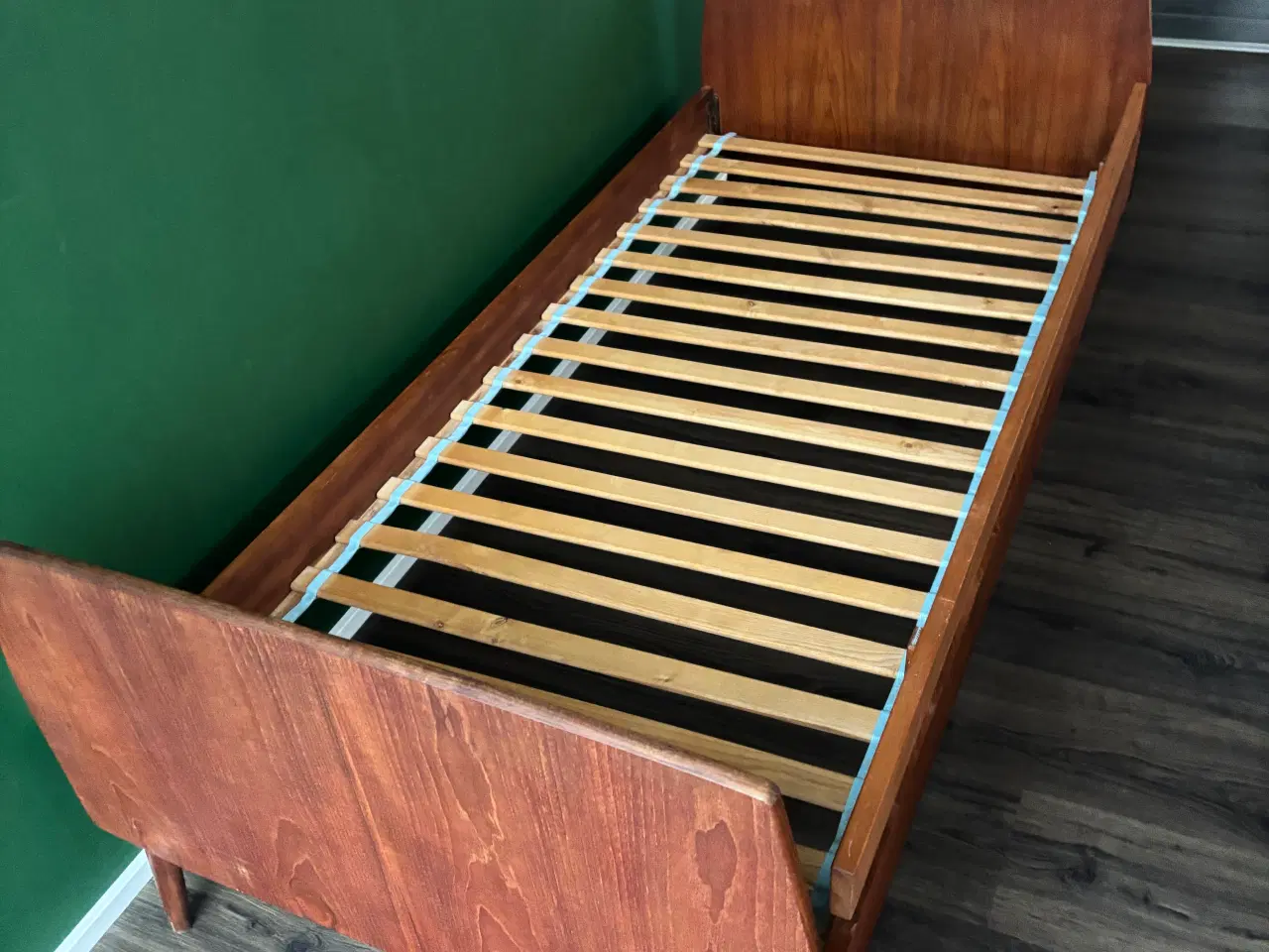 Billede 8 - Retro teaktræ børneseng 