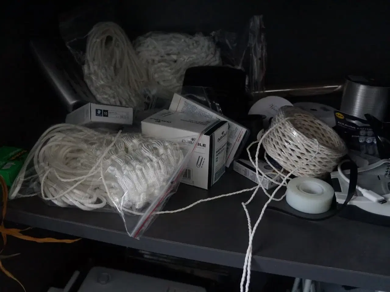 Billede 8 - Kommode med indhold