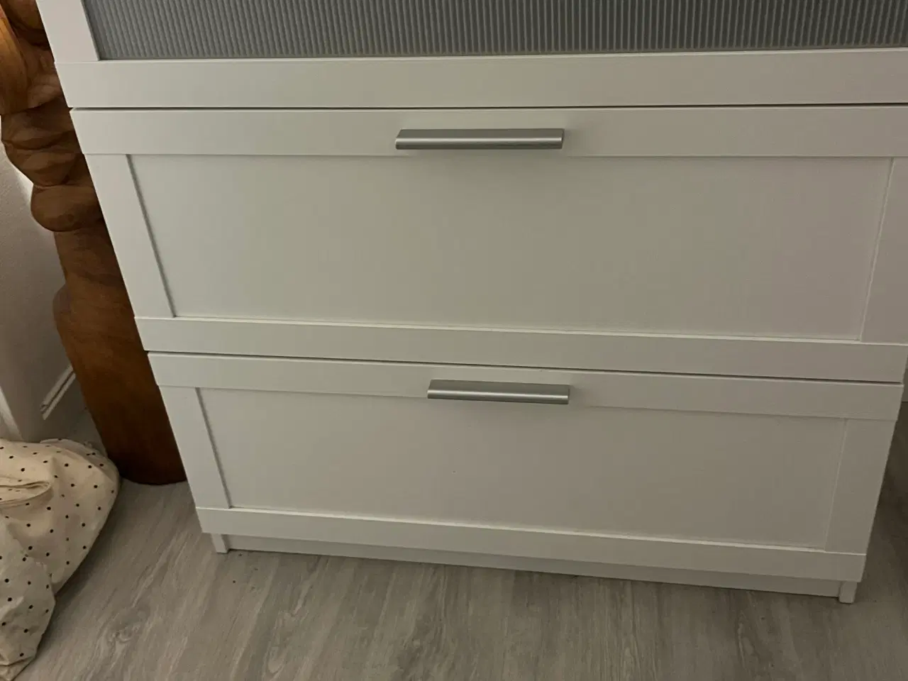 Billede 1 - Rummelig kommode