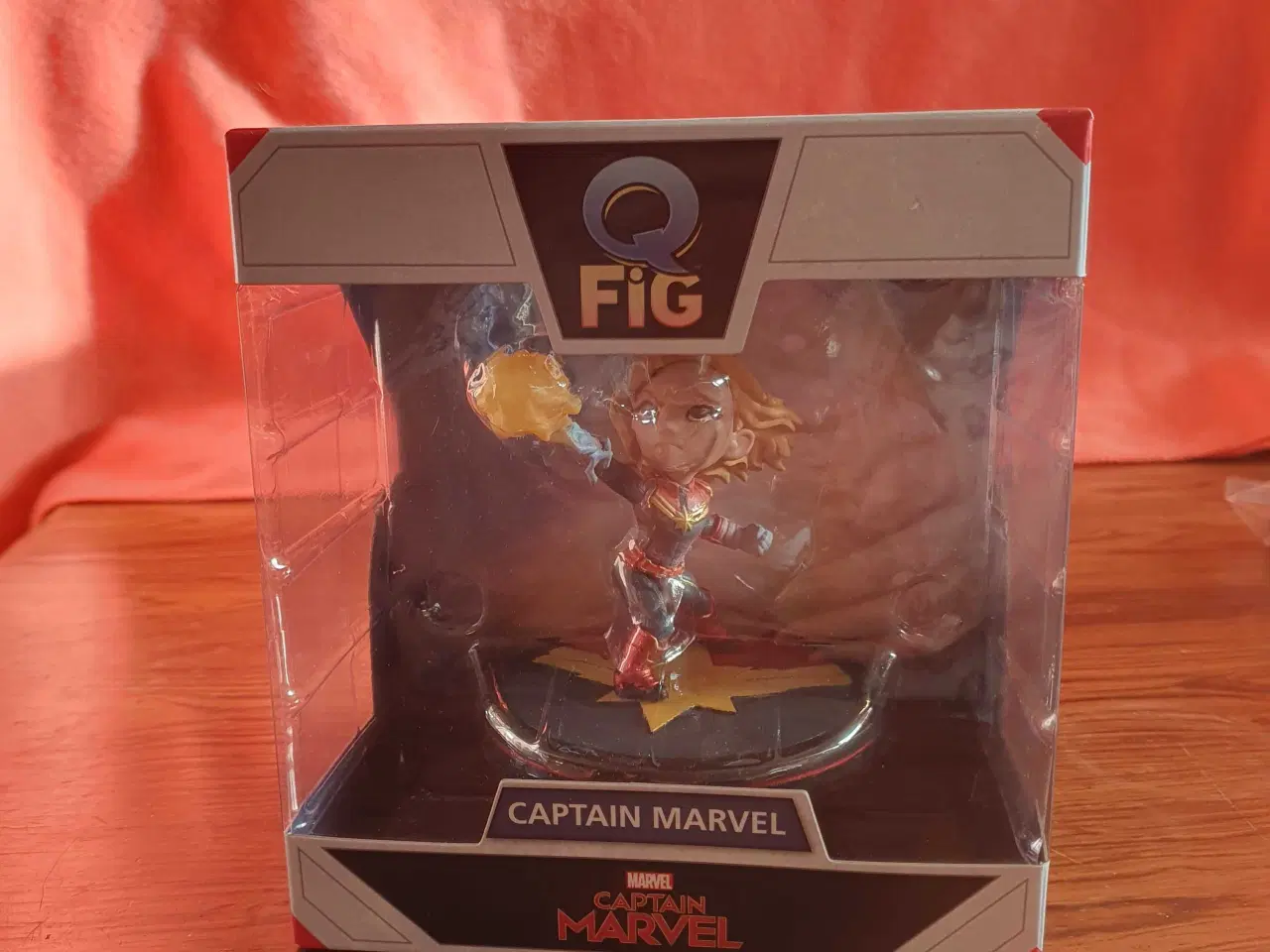 Billede 4 - Captain Marvel figur