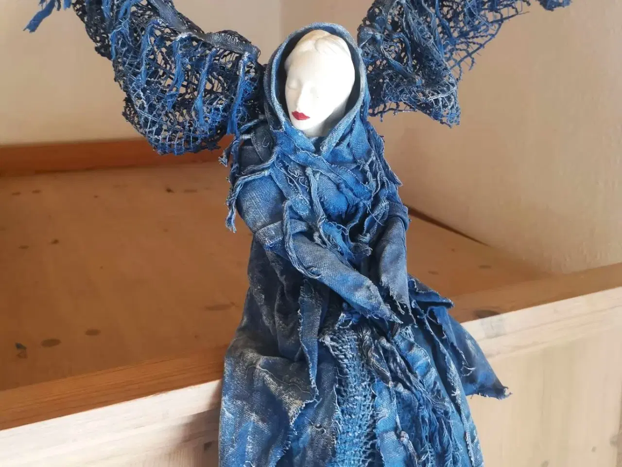 Billede 1 - 💙 Blå Engel – Håndlavet Kunstværk 🕊️