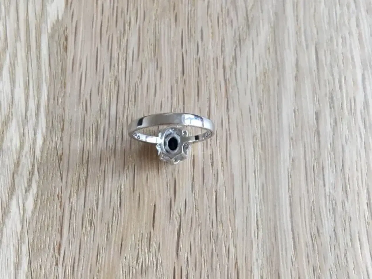 Billede 9 - Hvidguld ring med safir