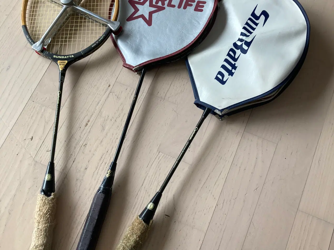 Billede 3 - 3 Badminton  Ketsjer, Taske og 6 fjerbolde