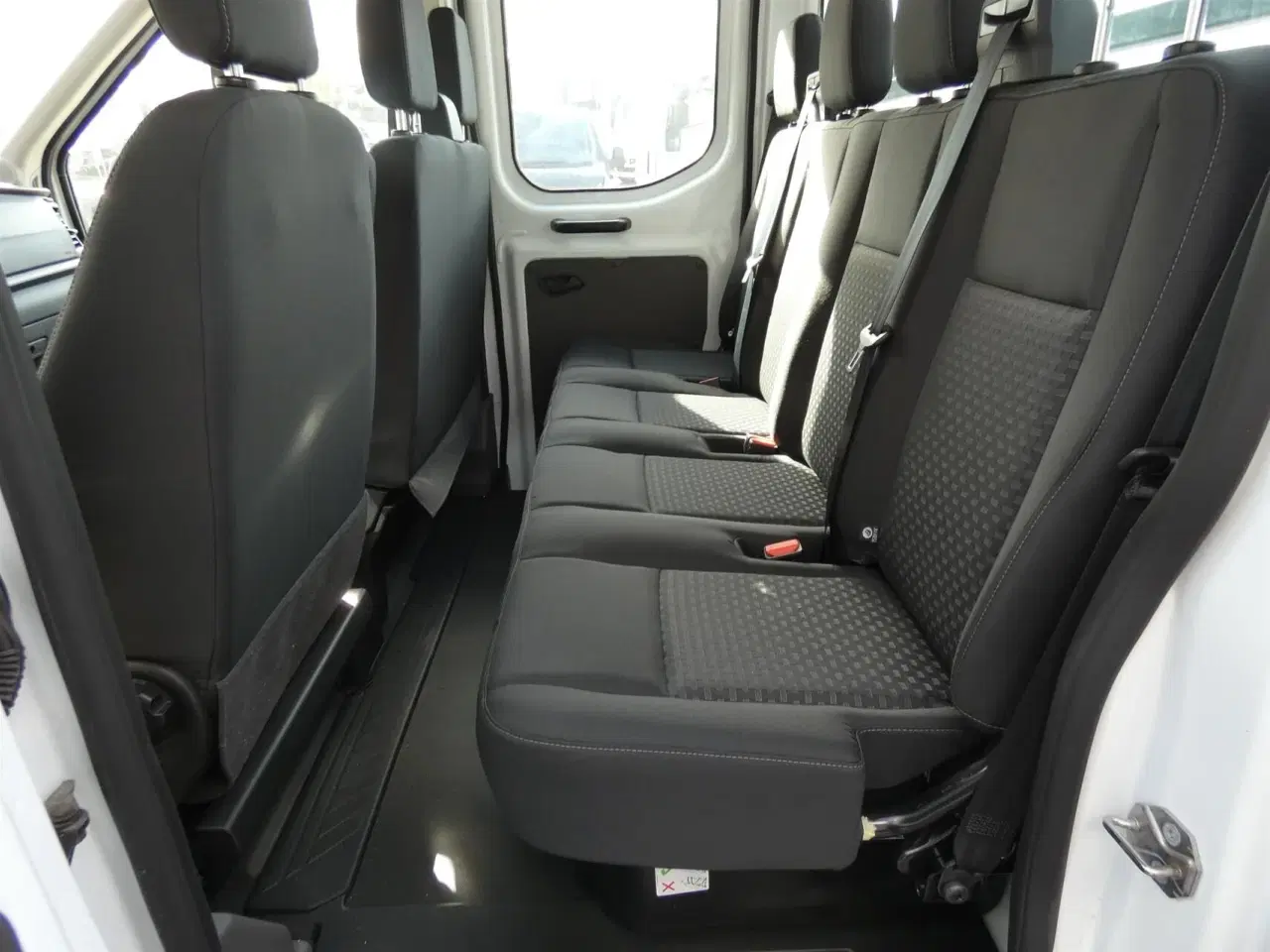 Billede 8 - Ford Transit 350 L3H1 2,0 TDCi Trend 130HK DobKab 6g