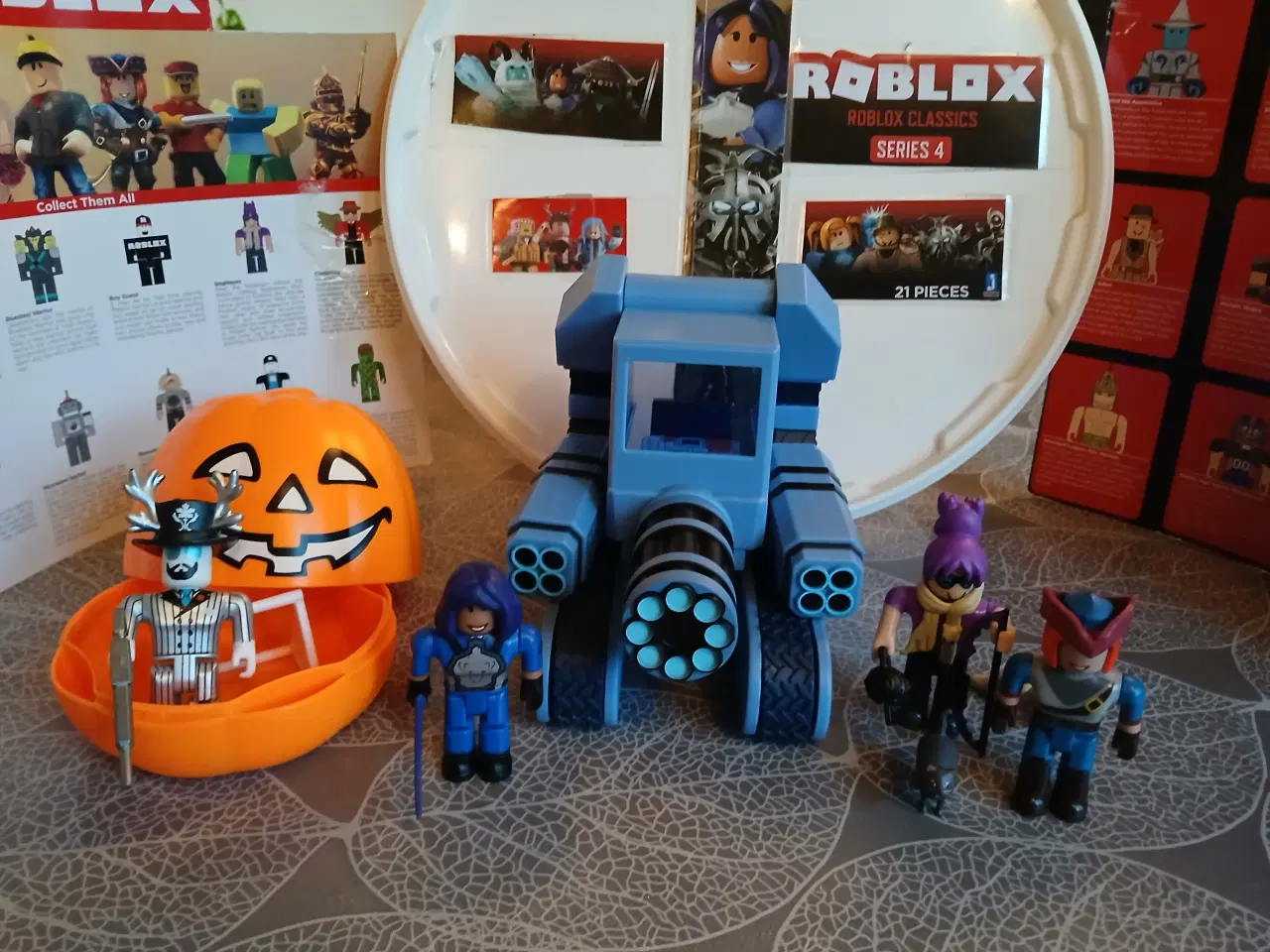 Billede 1 - Roblox M11 bil m/ 4 figurer samt Græskar 