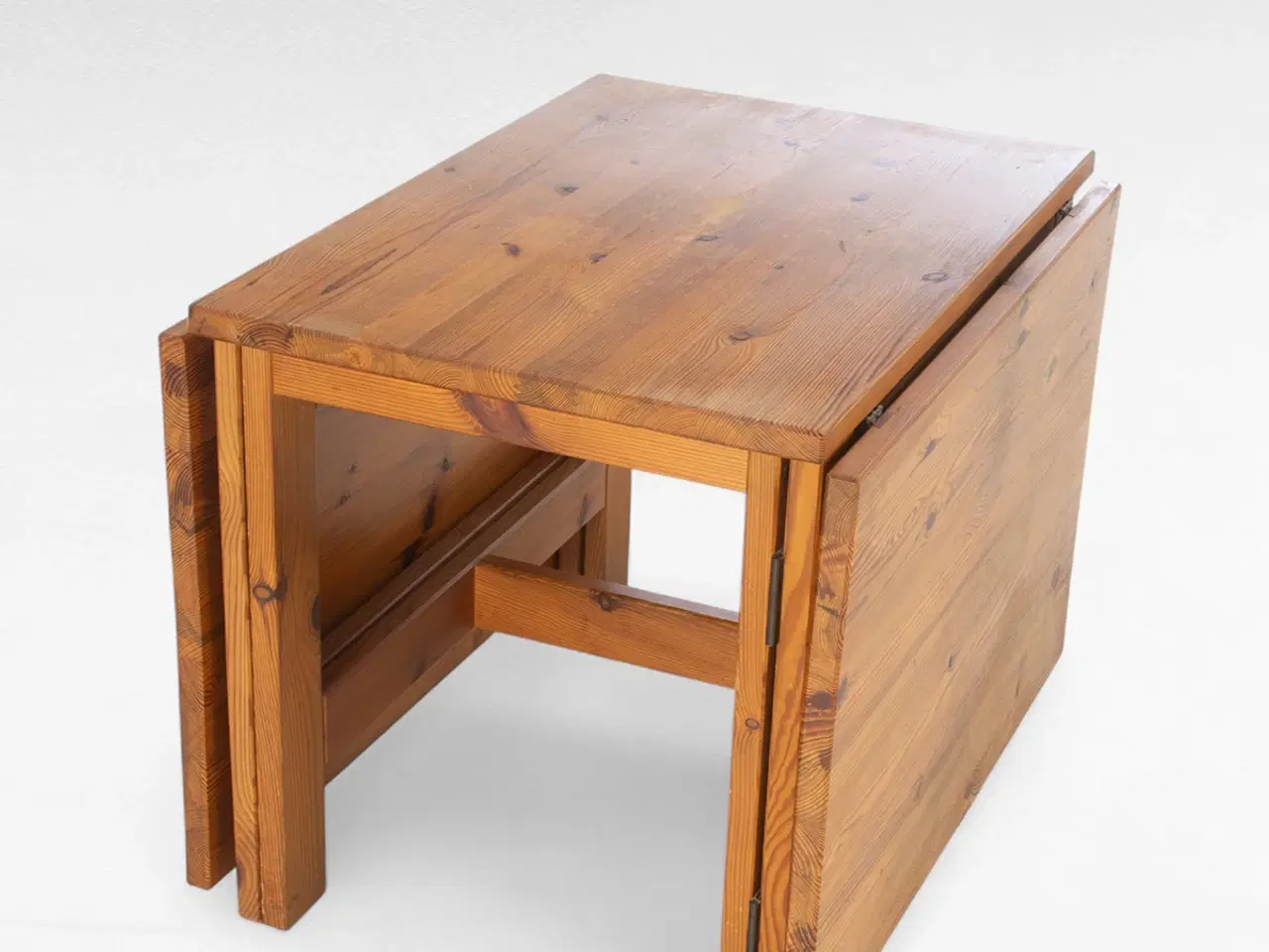 Billede 3 - Vintage slagbord/klapbord i fyrretræ med 4 stole