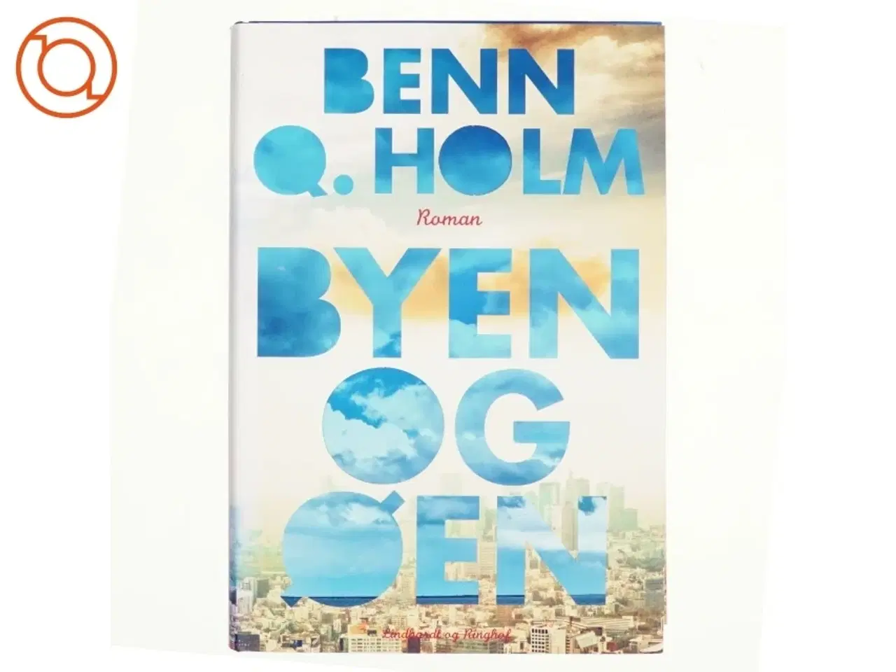 Billede 1 - Byen og øen : roman af Benn Q. Holm (f. 1962) (Bog)