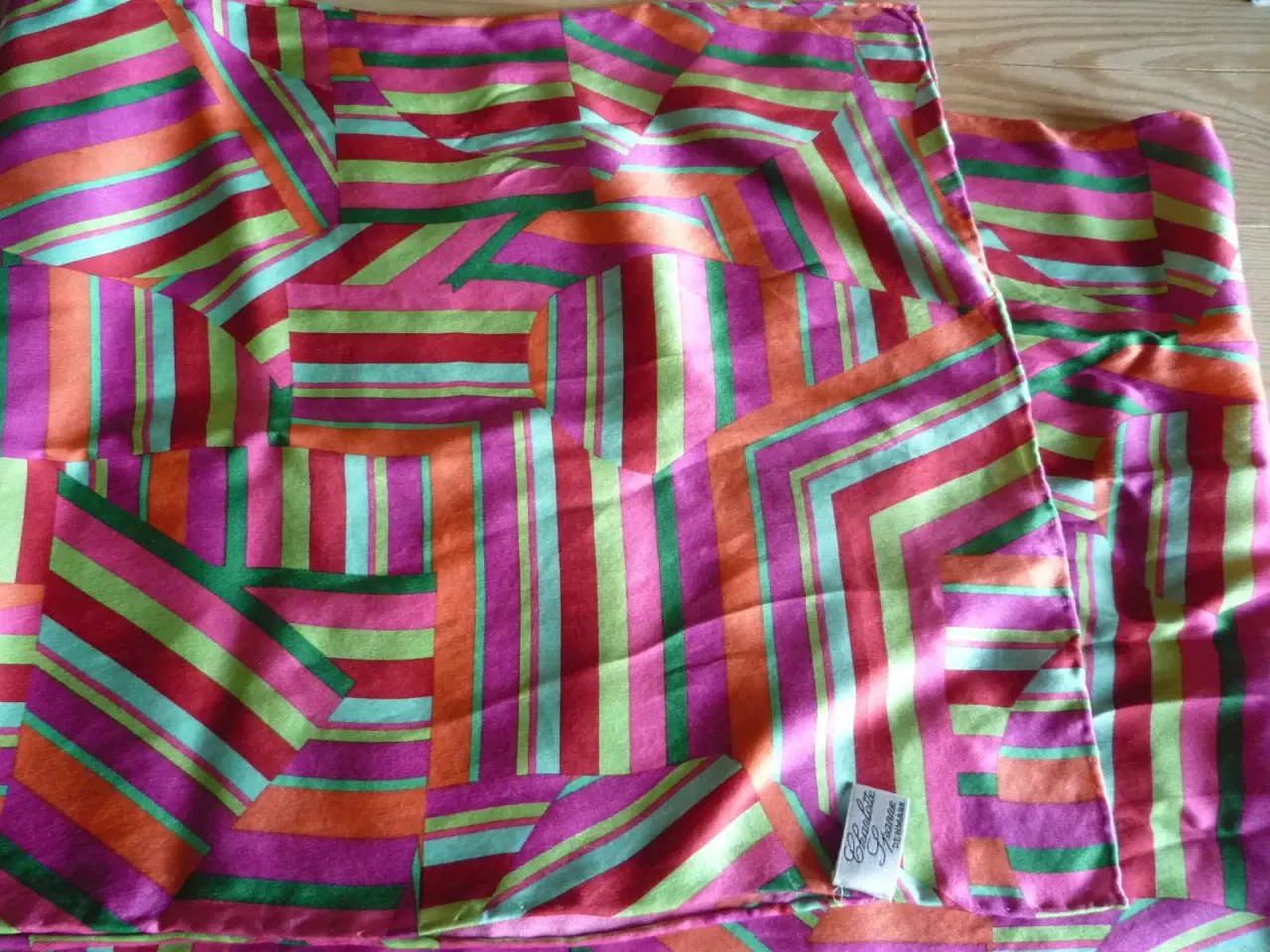 Billede 4 - NEDSAT, Charlotte Sparre silketørklæde