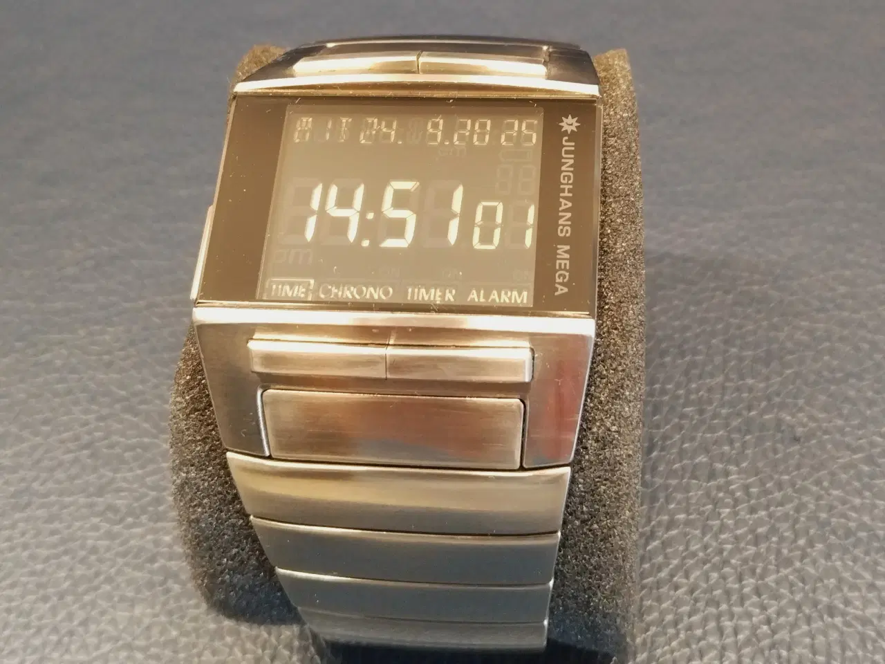Billede 4 - Junghans Mega 1000designikon radiostyret digitalur