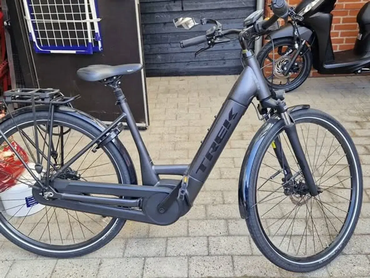 Billede 3 - Elcykel - Trek District+ 3 Lowstep Dnister Black -