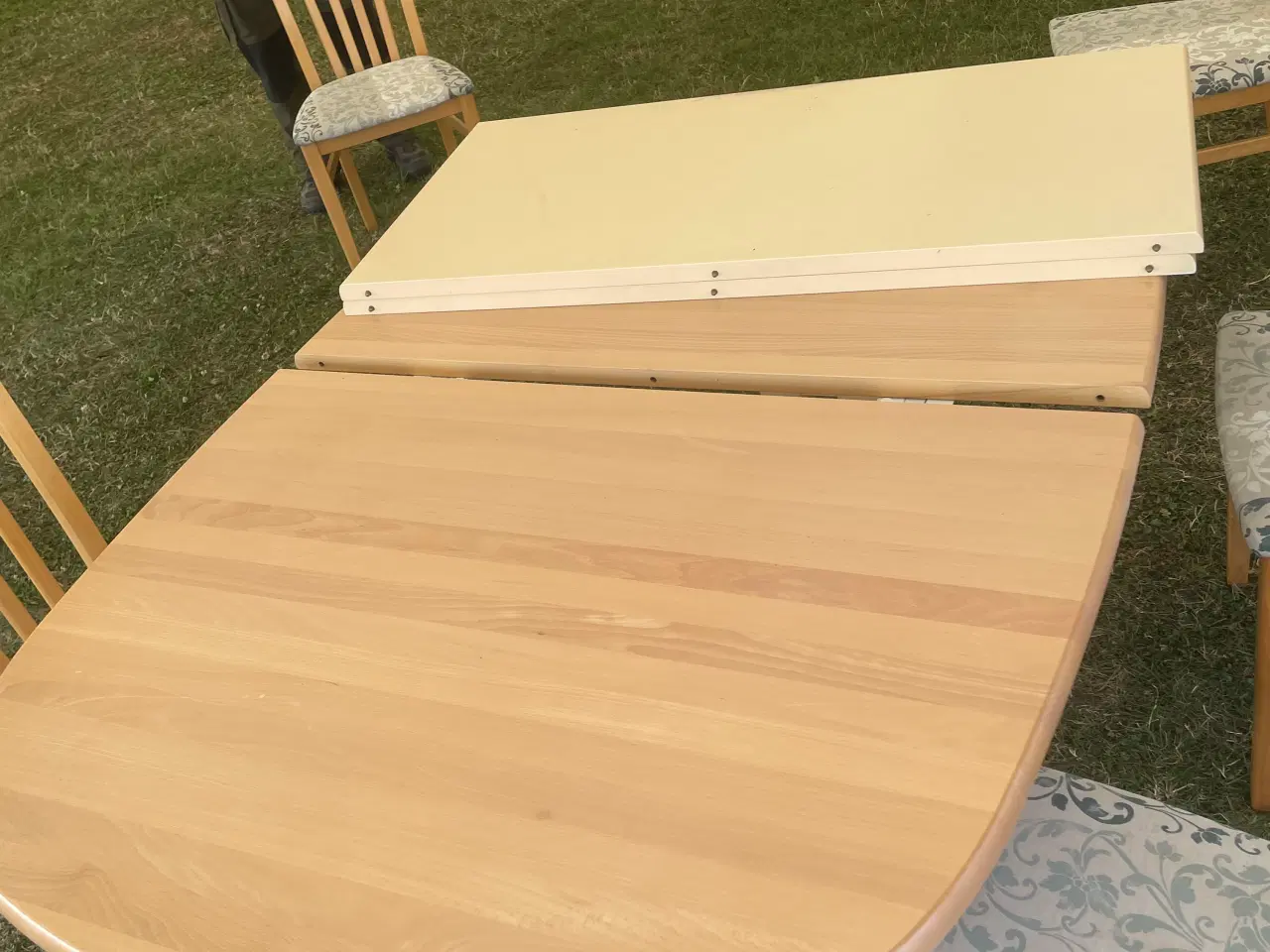 Billede 2 - Spisebord i str. 154x104cm bøg med 2 tillægsplader