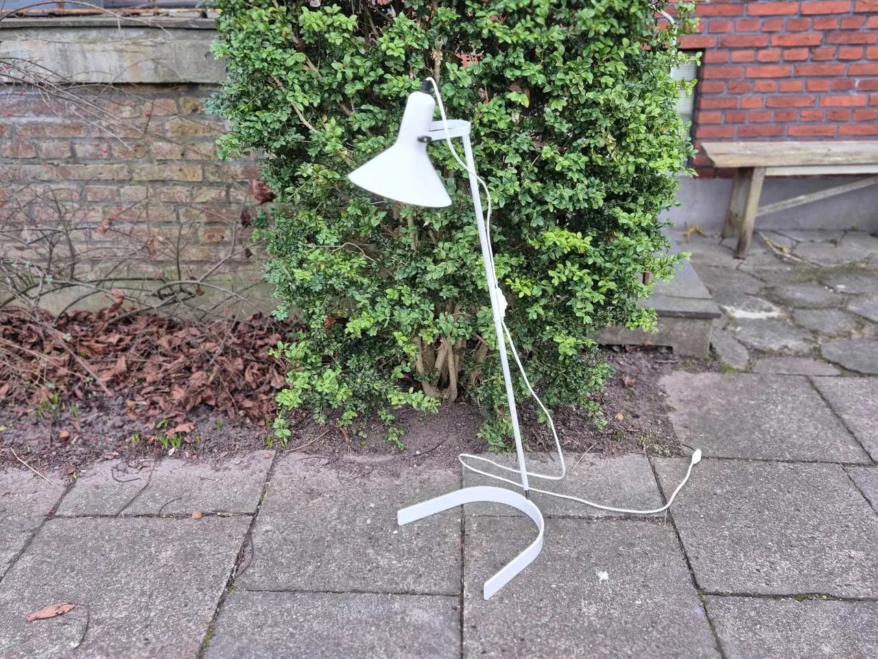 Billede 12 - Usædvanlig gulvlampe med skråtstillet stander