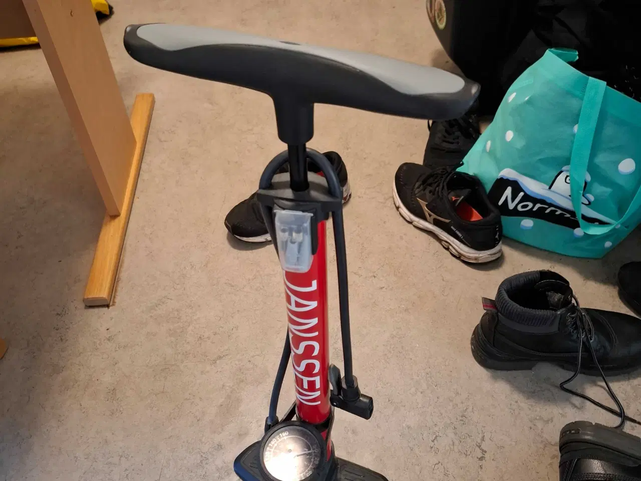 Billede 1 - Cykelpumpe skal væk