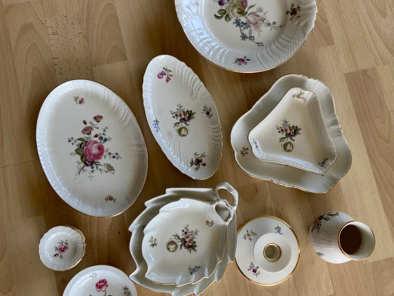 Billede 2 - Frijsenborg Royal Copenhagen kaffe og spisestel