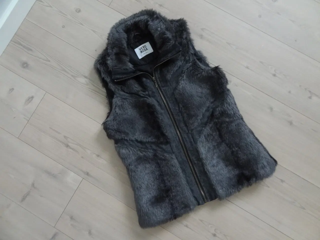 Billede 2 - Vest, Pelsvest, Pels, Vero Moda Str S