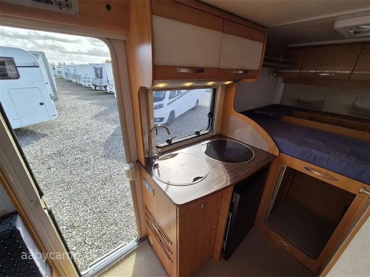 Billede 11 - 2010 - Hymer Exsis I 512   Markise. luft undervogn bagpå. elektrisk støtteben. Maxfann. Helårsdæk. undervognsbehandlet. Holder syn til December 2026!!!  SÆLGES KUN TIL CVR...