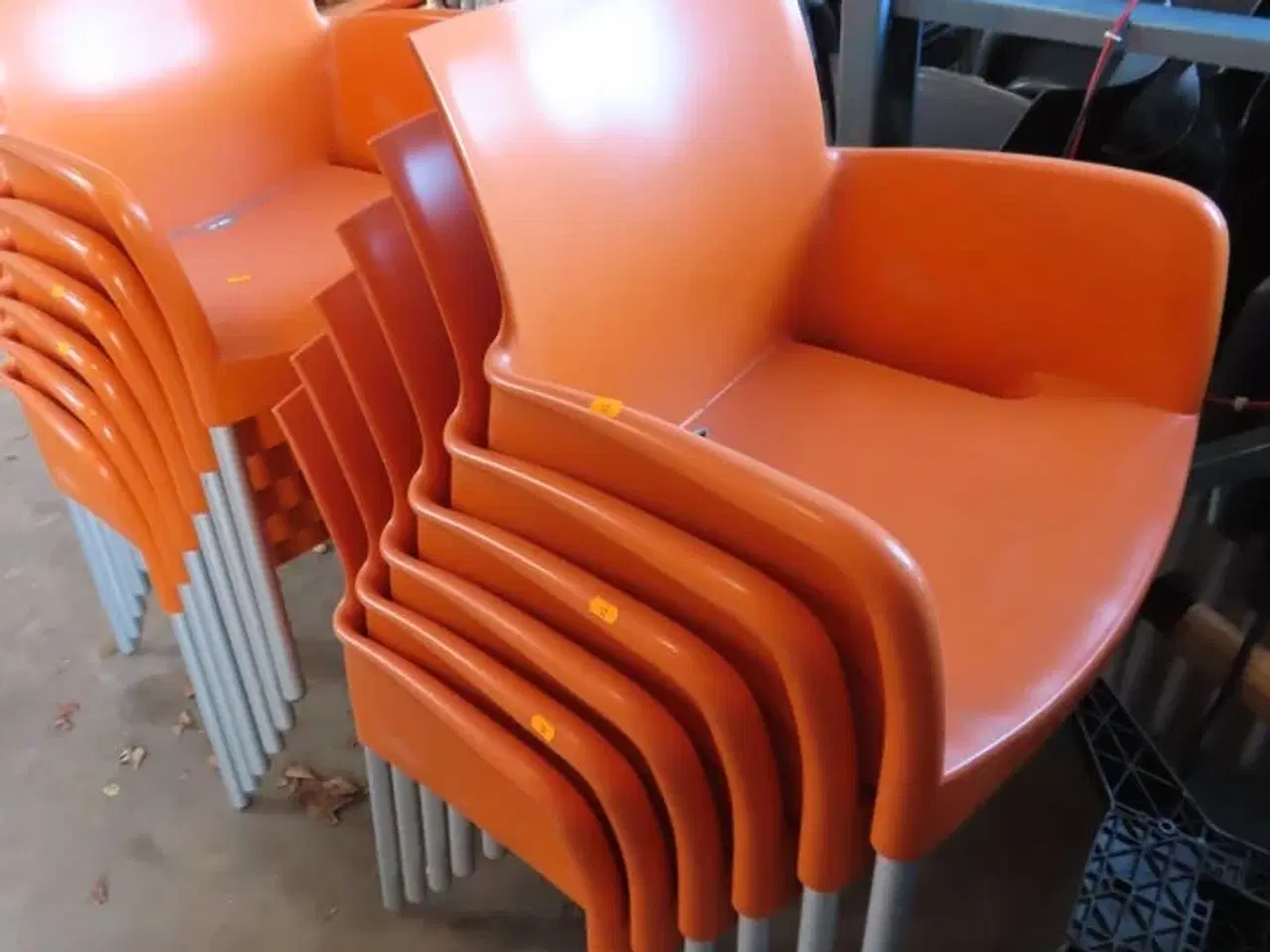 Billede 2 - 12 stk stabelbare udendørs stole, Orange