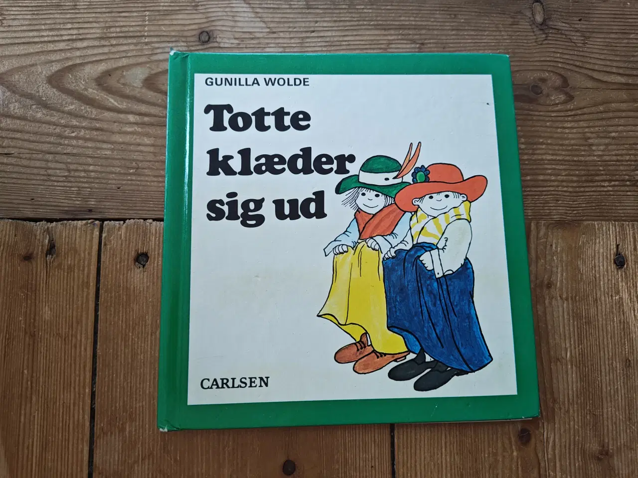 Billede 1 - Totte klæder sig ud Bog nr.9 af Gunilla Wolde