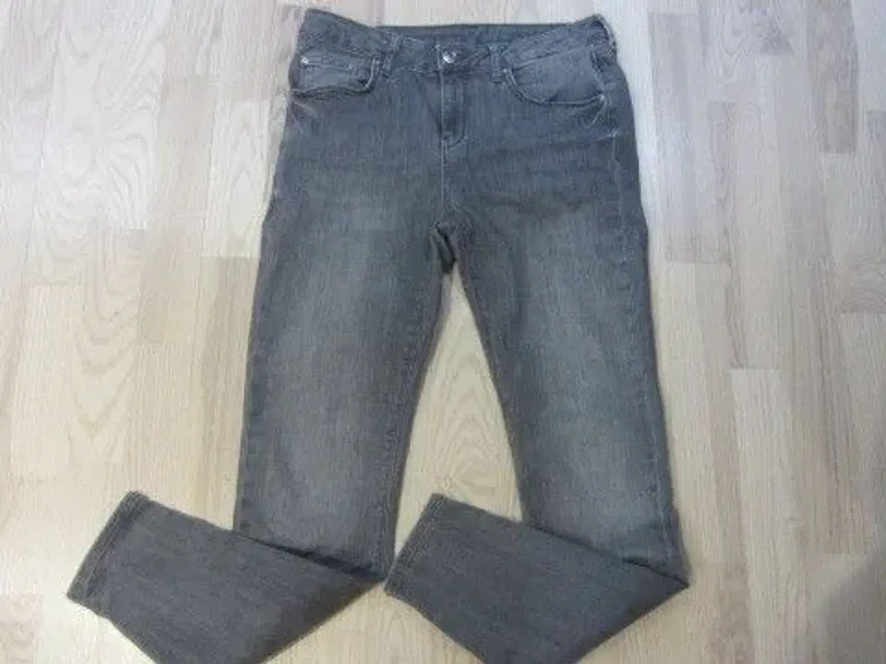 Billede 1 - Str. 30/29, grå elastisk jeans