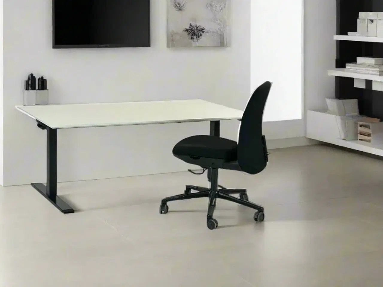 Billede 2 - Hæve-/sænkebord 160x80 (m. faset kant) - Linak