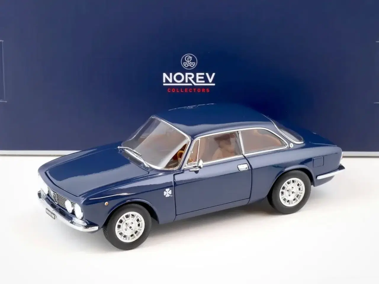 Billede 1 - 1:18 Alfa Romeo 1300 GT Junior Coupe 1973