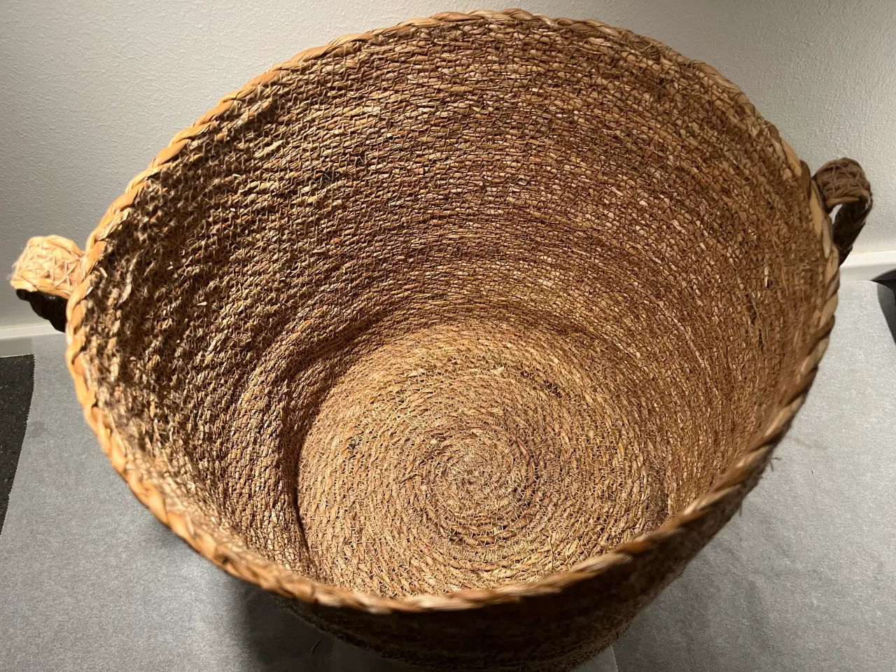 Billede 1 - Meget smuk flettet kurv