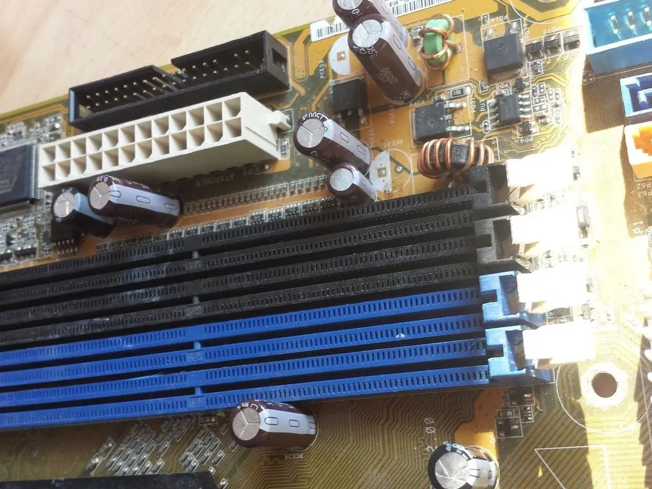 Billede 4 - Asus bundkort inkl CPU og køler. -defekt