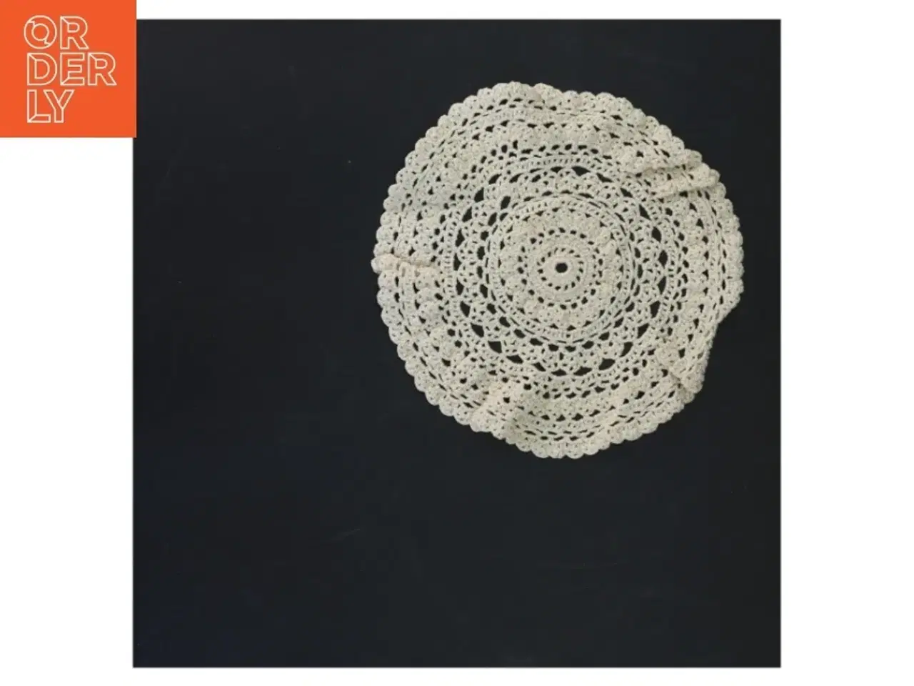 Billede 1 - HåndHæklet bordskåner (str. Ø 17 cm)