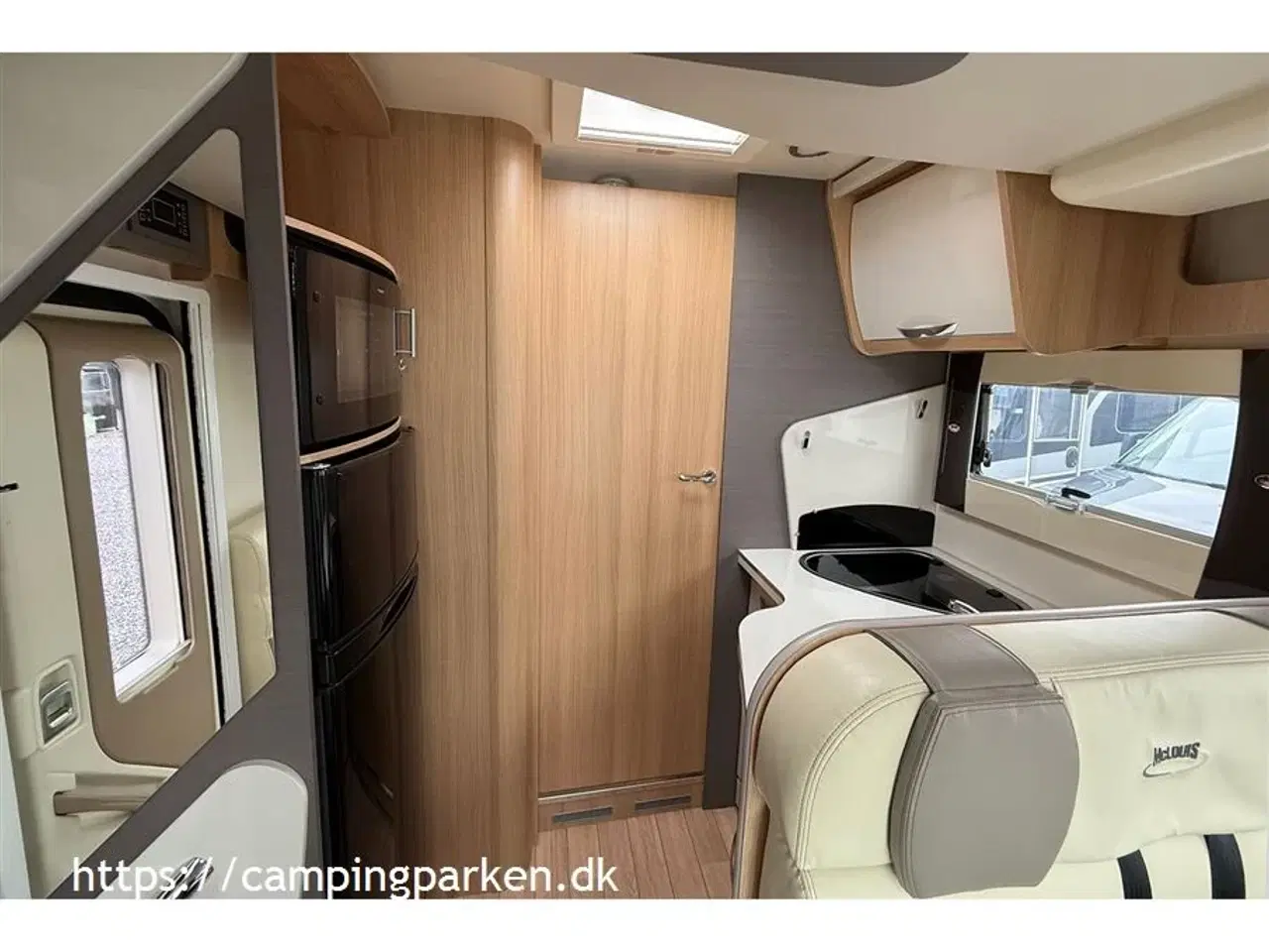 Billede 9 - 2021 - McLouis Mc4 379   Mclouis MC4 med sænkeseng og queensbed i bagenden, rummelig siddegruppe og godt med udstyr