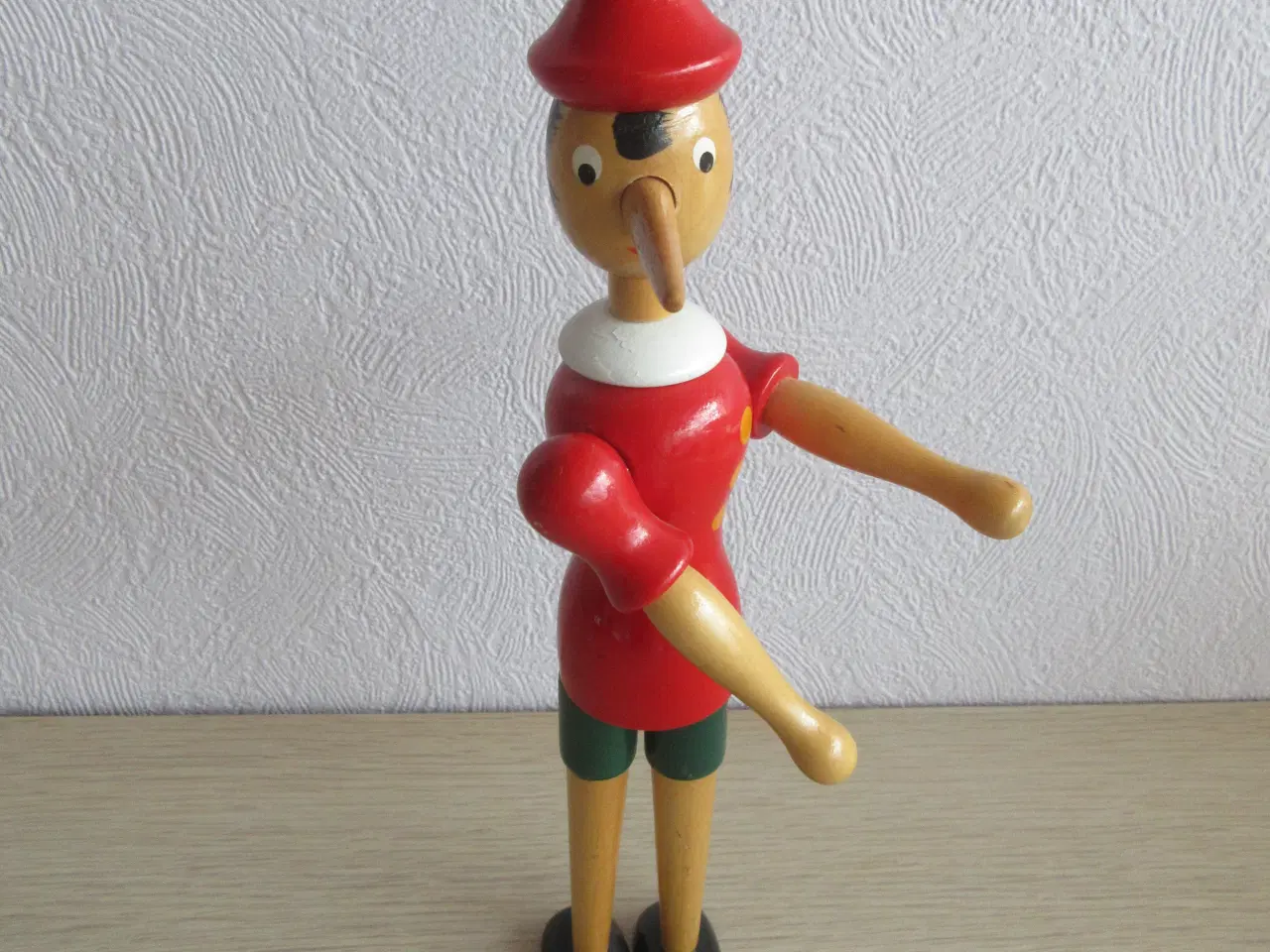 Billede 8 - Pinocchio figur i malet træ ;-)