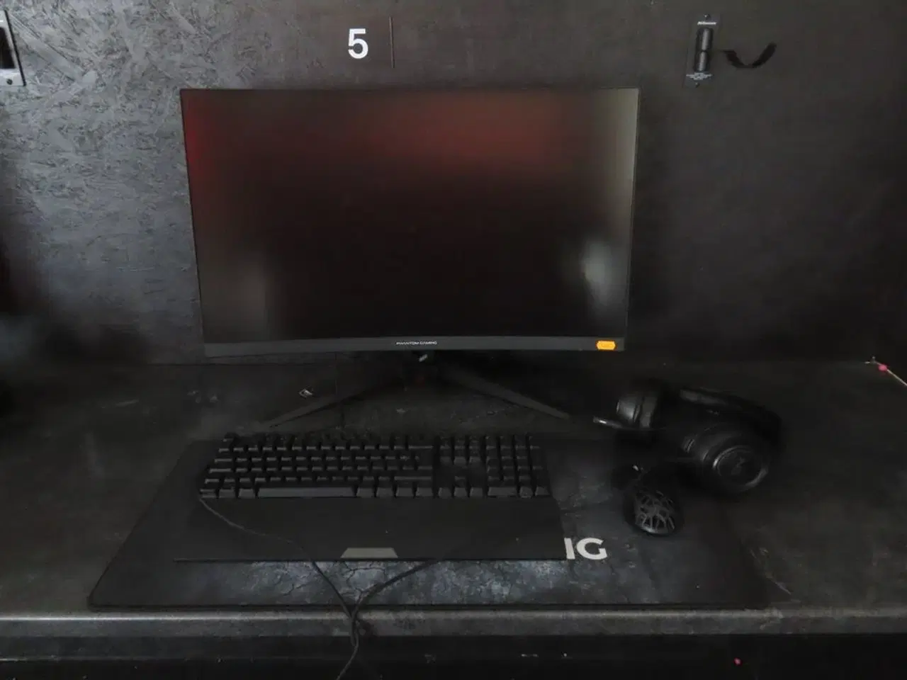 Billede 1 - 27" curved gaming monitor, ASROCK PHANTOM GAMING pg27f15rs1a