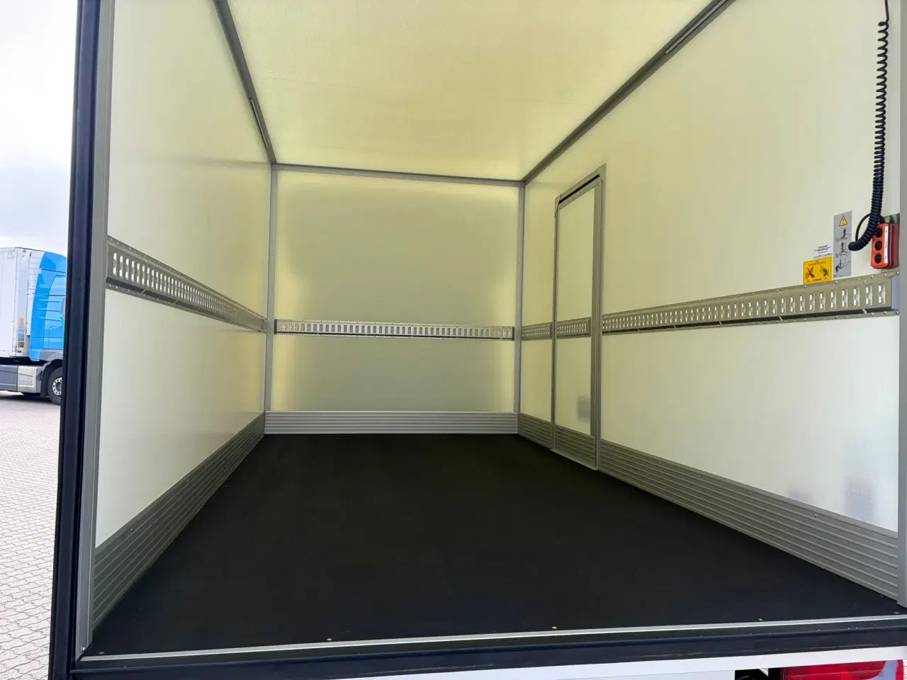 Billede 10 - MAN TGE 3.180 A8 8 Pallers, Lukket kasse