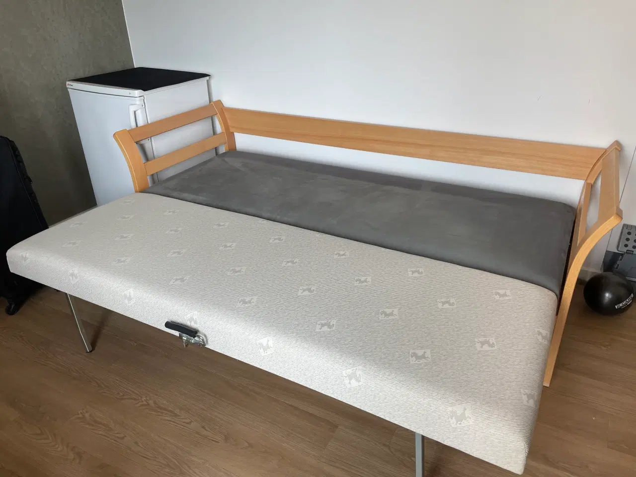 Billede 2 - Velholdt sovesofa med opbevaringsmagasin