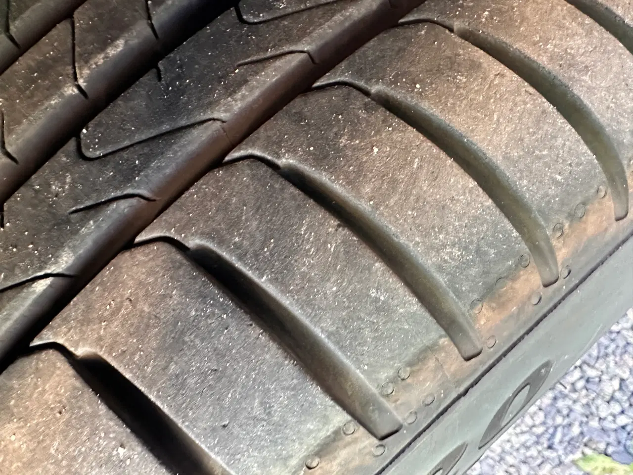 Billede 2 - Pirelli næsten nye sommerdæk 2 stk