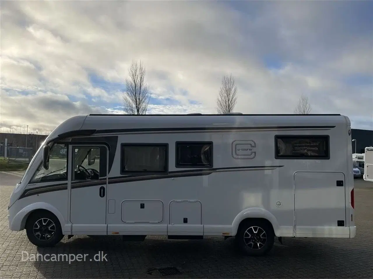 Billede 4 - 2020 - Carthago c-tourer I 144 LE Fantastisk helintegreret autocamper. 9-trins automatgear, automatisk klimanlæg i førehuse, Multimediasystem inkl. navigation og DAB+