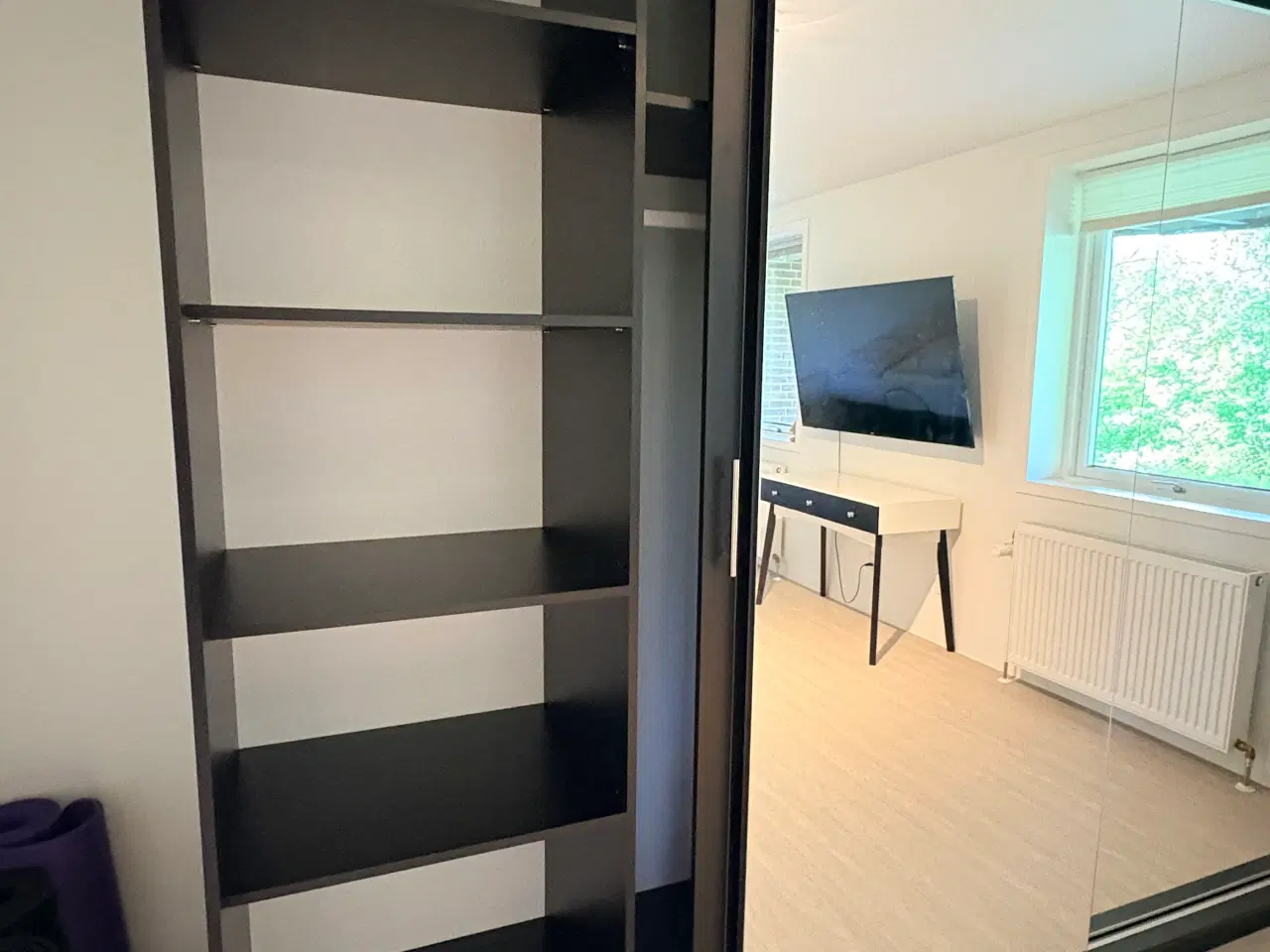 Billede 4 - Sia Garderobe med Spejl 250x215 cm