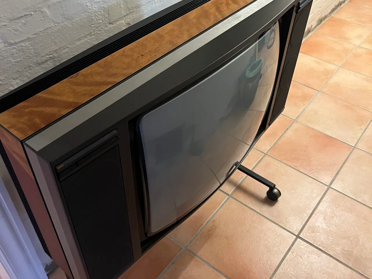 Billede 2 - B&O, Beovision 8902 på originalt hjulstativ