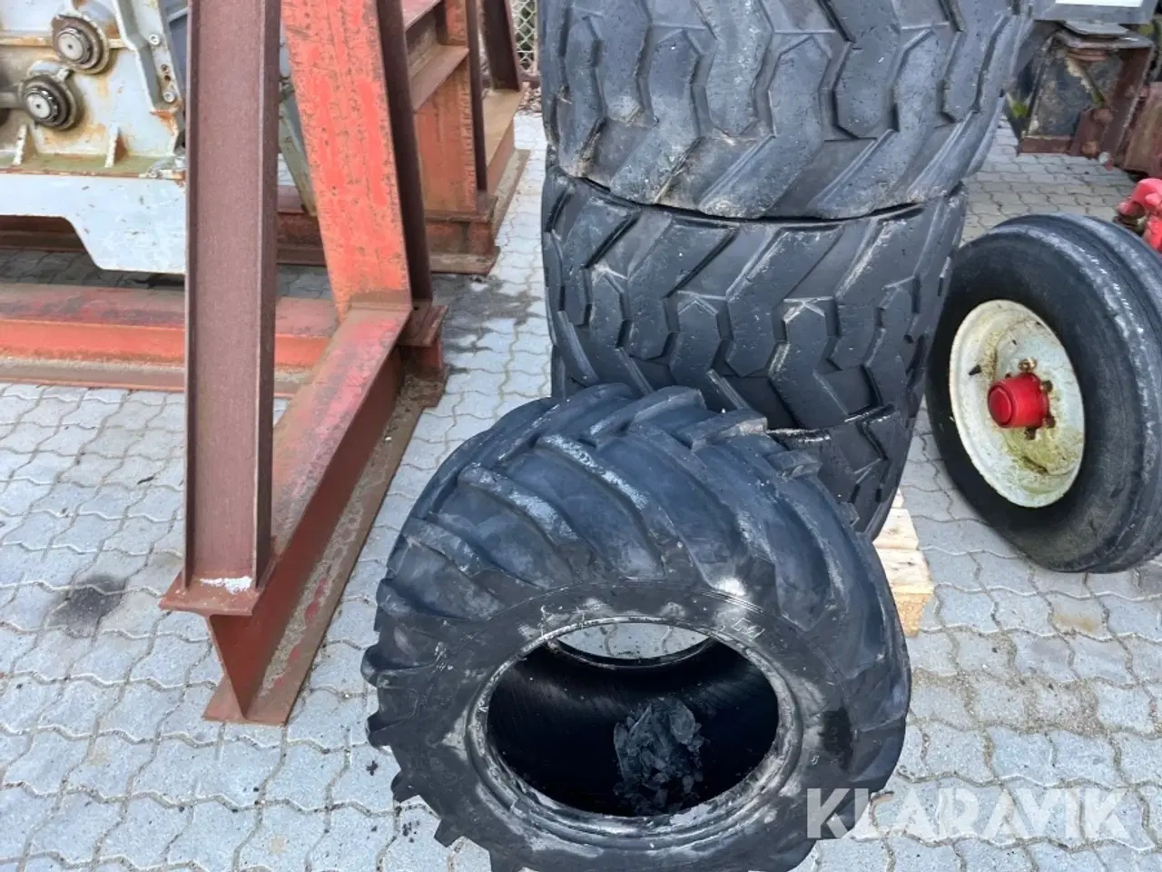 Billede 2 - Dæk til minilæsser Mitas 31x15.5-15