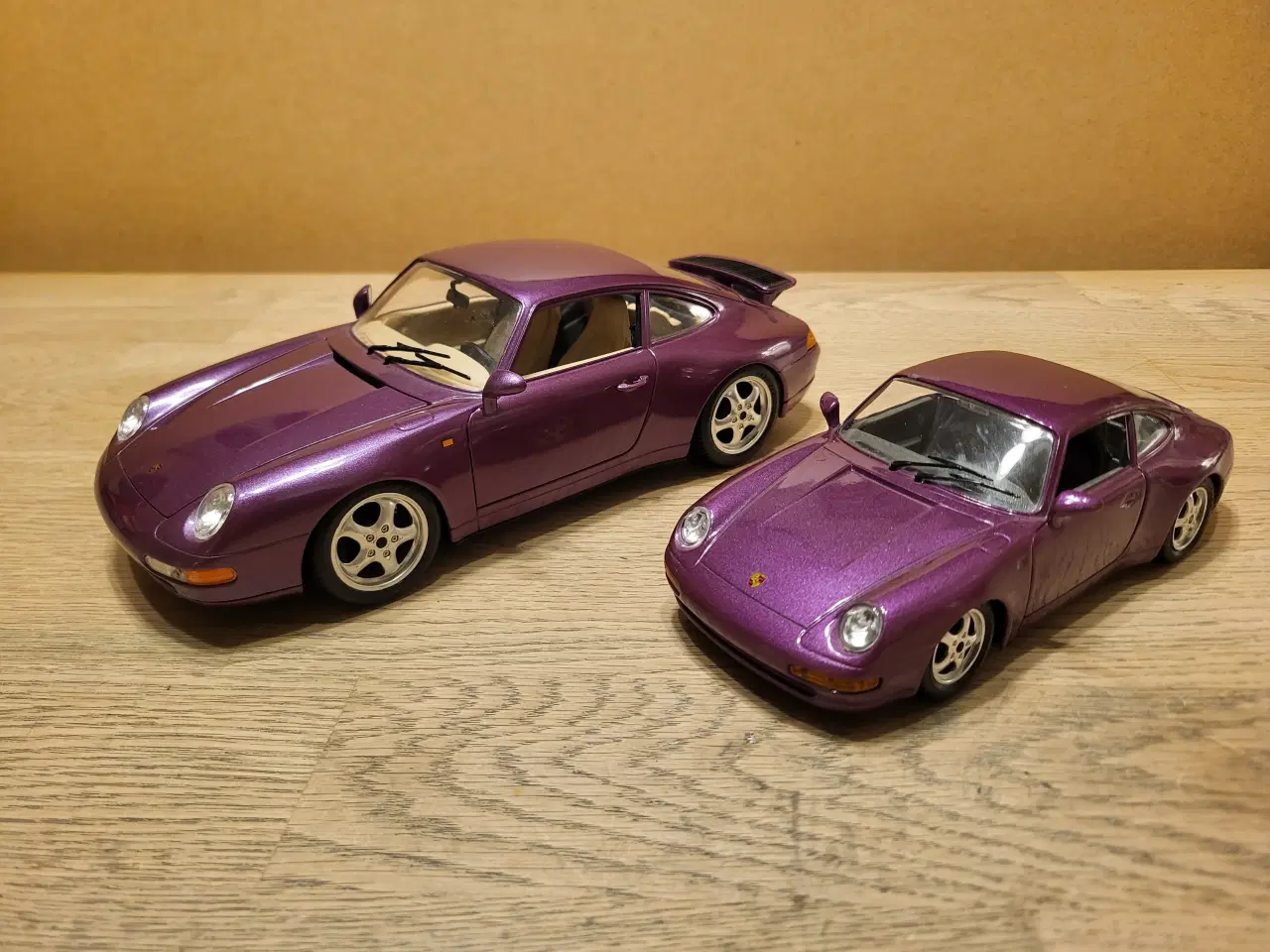 Billede 2 - Modelbiler 2 stk. Porsche Carrera 1993 250 kr.
