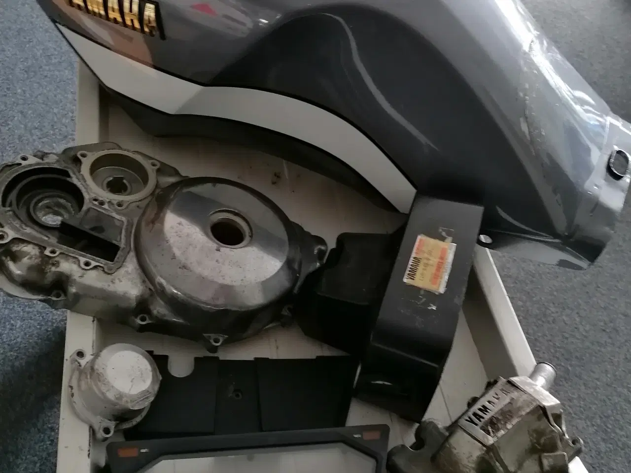 Billede 1 - Tank Yamaha XZ 550 grå , samt reservedele ( Se %)